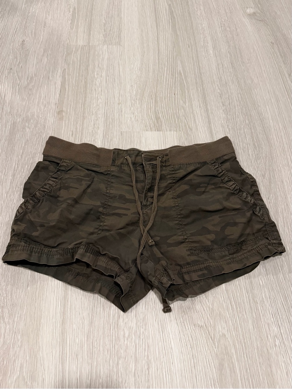 a.n.a Olive Green Camo Drawstring Women's Shorts - Picture 2 of 6